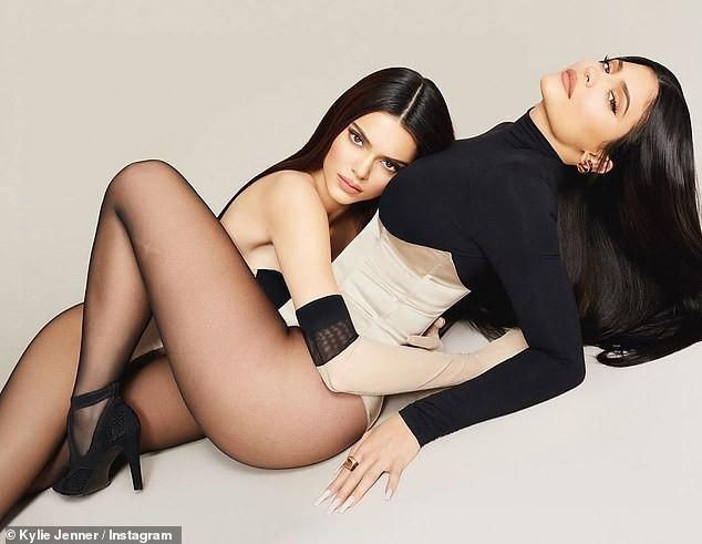 Kendall Jenner nóng bỏng khi làm người mẫu quảng cáo