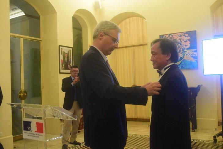Pháp trao Huân chương cấp Hiệp sĩ cho NSƯT Trần Vương Thạch