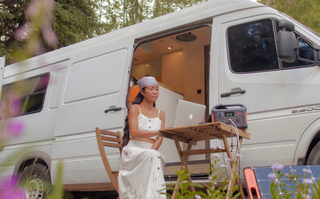 Đôi vợ chồng người Việt mua chiếc xe Van, tự xây bếp và phòng ngủ rồi đưa nhau đi khắp nước Mỹ