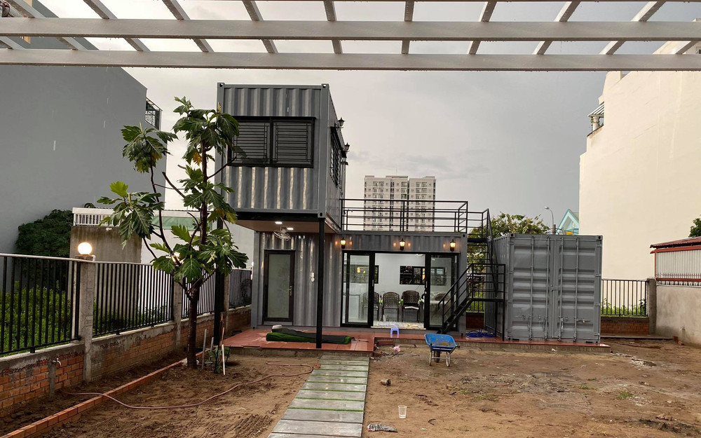 Con gái xây nhà vườn container để bố về hưu thỏa mãn đam mê trồng rau ở Sài Gòn