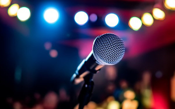Cha đẻ của karaoke là một tay đánh trống mù nhạc lý, người bỏ lỡ hàng trăm triệu USD vì "quên" đăng ký bản quyền