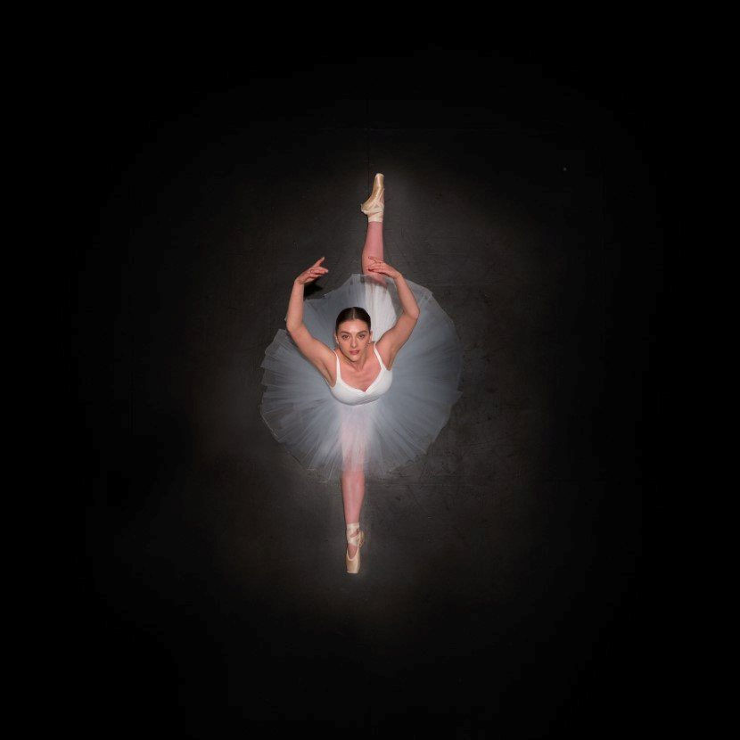 Vẻ đẹp của vũ công múa ballet từ trên không
