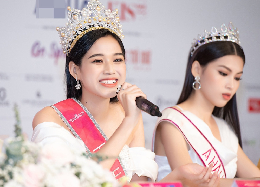 Hoa hậu Đỗ Thị Hà nói gì về dòng trạng thái “Cuộc đời tôi là một câu chuyện buồn”?