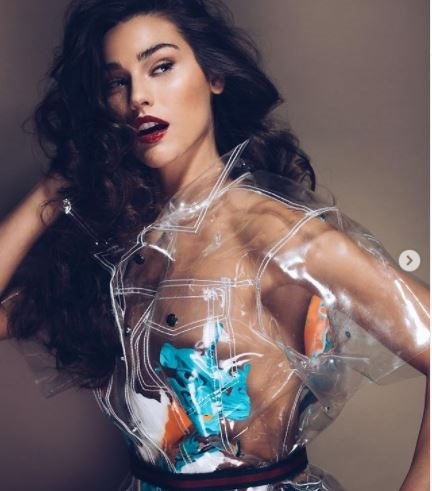 Ảnh Hoa hậu Trái đất 2020 khoe vẻ gợi cảm với trang phục cut-out