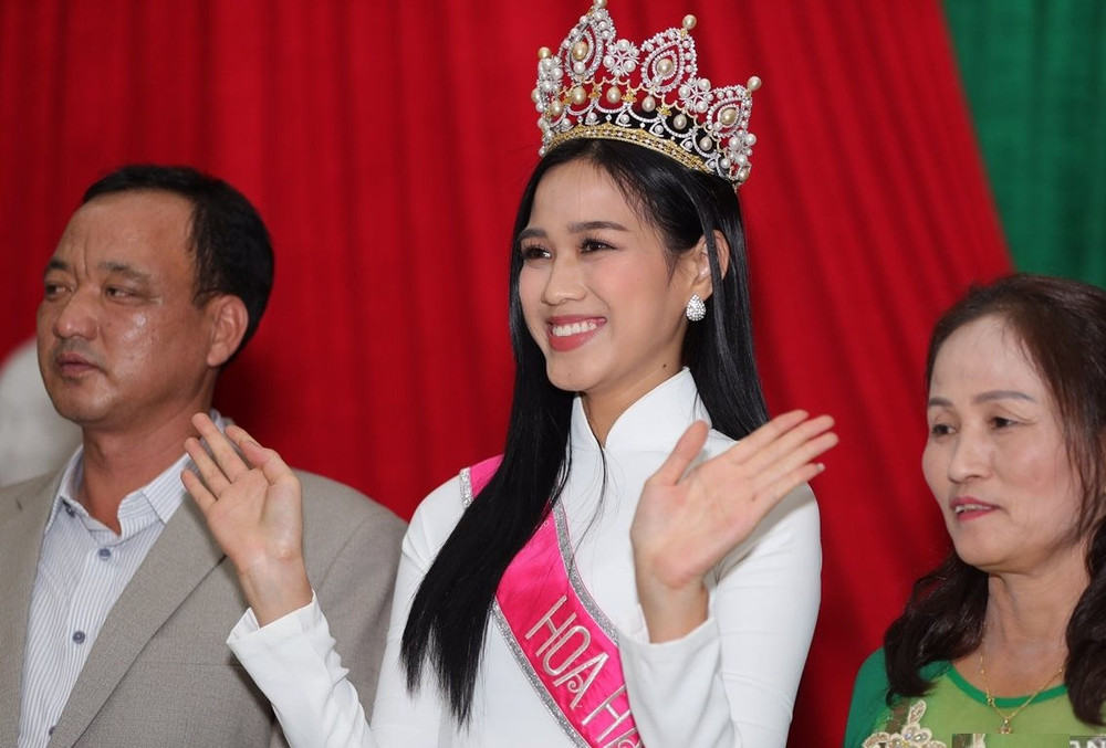 Thanh Hóa chào đón Hoa hậu Đỗ Thị Hà lần đầu trở về sau đăng quang