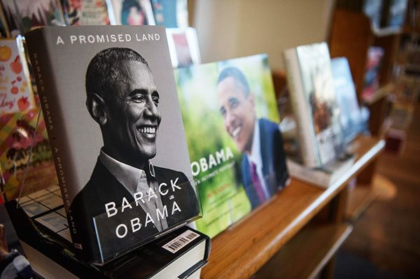 Hồi ký của ông Obama là sách bán chạy nhất năm 2020 tại Mỹ