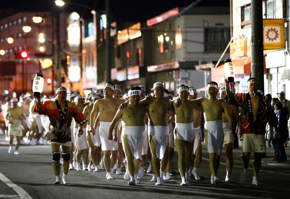 Lễ hội khoả thân kỳ lạ ở Nhật Bản ảnh hưởng vì dịch bệnh