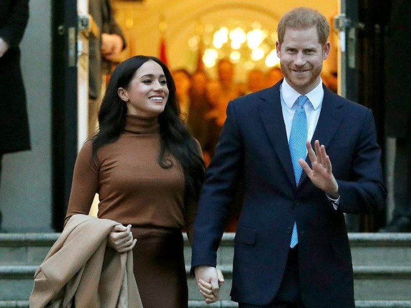 Harry và Meghan: Từ tình yêu ngọt ngào đến rời bỏ hoàng gia Anh