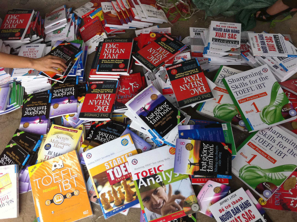 Công an Hà Nội xác nhận vụ tàng trữ, phát hành hơn 40.000 cuốn sách giả tại đường Láng có dấu hiệu vi phạm Bộ Luật Hình sự 2015