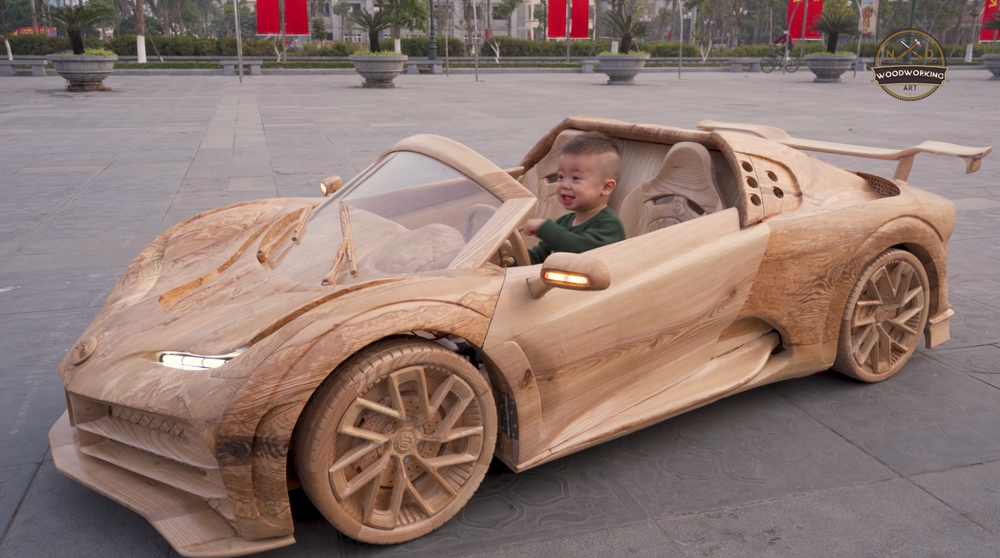 Chiếc Bugatti Centodieci bằng gỗ của anh thợ Việt gây sửng sốt trên báo Tây