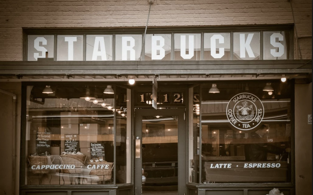 Hành trình từ con số 0 đến thương hiệu Starbucks tỷ đô của Howard Schultz