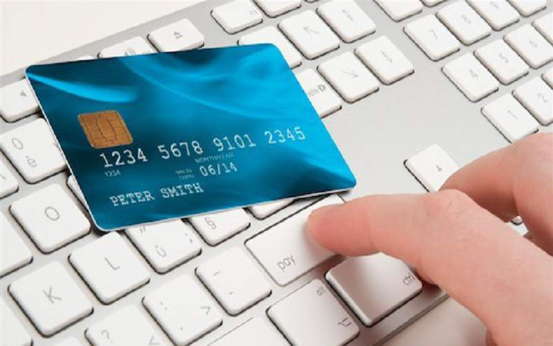 Giữa vay cá nhân và quẹt thẻ tín dụng thì bạn nên sử dụng hình thức nào để có lợi hơn?