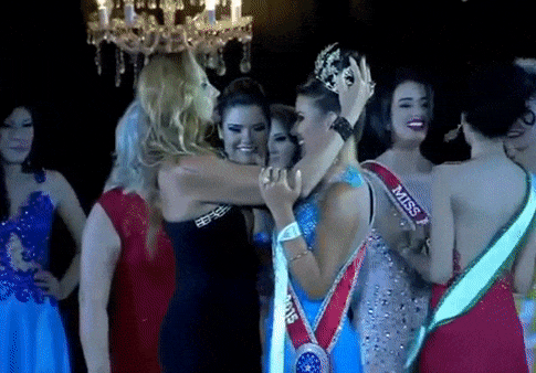 Những lần Hoa hậu bị 'giật' vương miện ngay sau khi đăng quang
