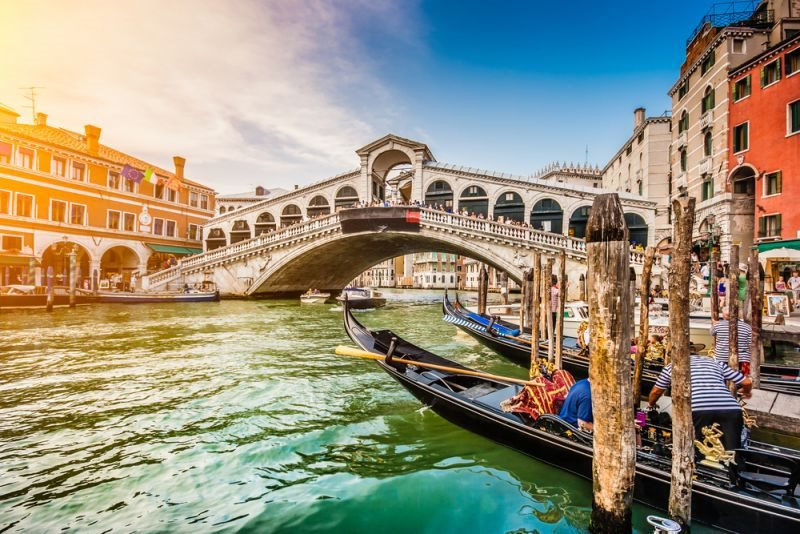 Ý sẽ mở cửa trở lại cho du khách nước ngoài từ giữa tháng 5
