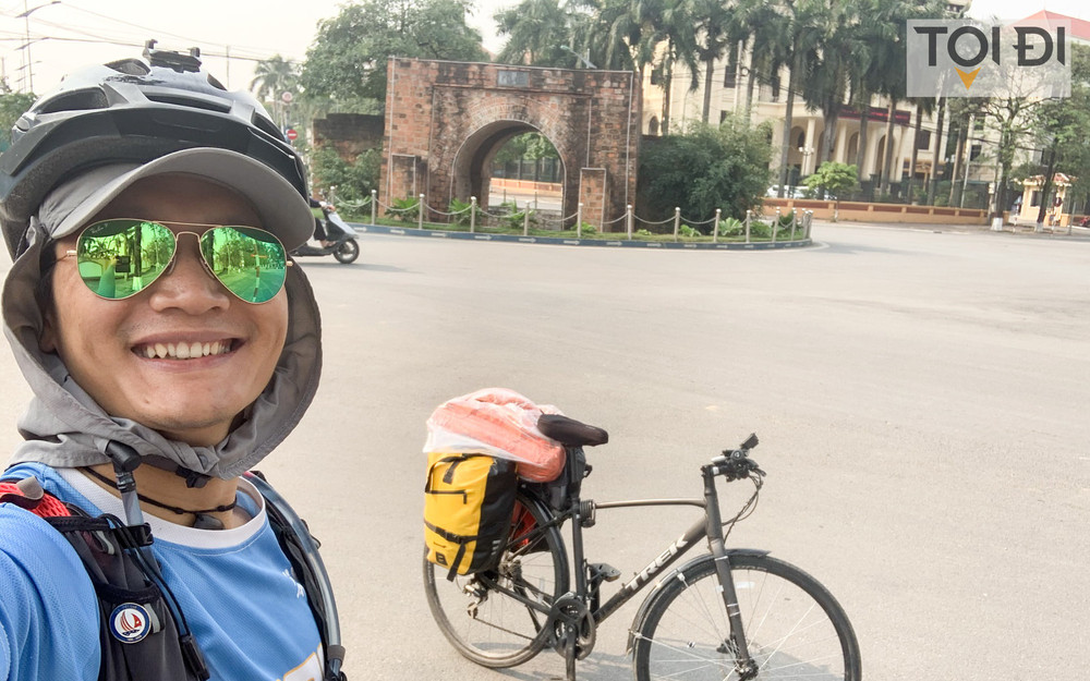 Rong ruổi 3071km, chàng trai Hà Nội đạp xe xuyên Việt quyên tiền giúp người khiếm thị