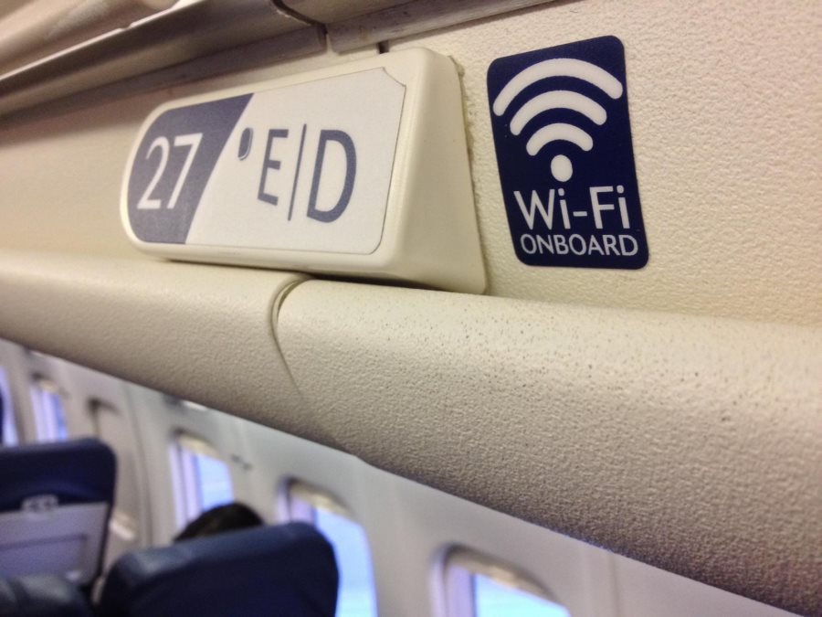 Những rủi ro khi sử dụng wifi trên máy bay