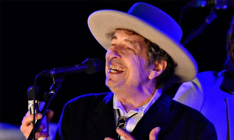 Huyền thoại âm nhạc Bob Dylan bất ngờ bị cáo buộc tấn công tình dục