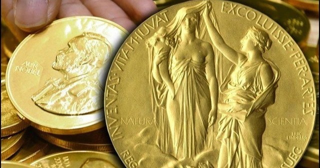 Người phụ nữ ngực trần bí ẩn và những sự thật đáng ngạc nhiên về giải Nobel