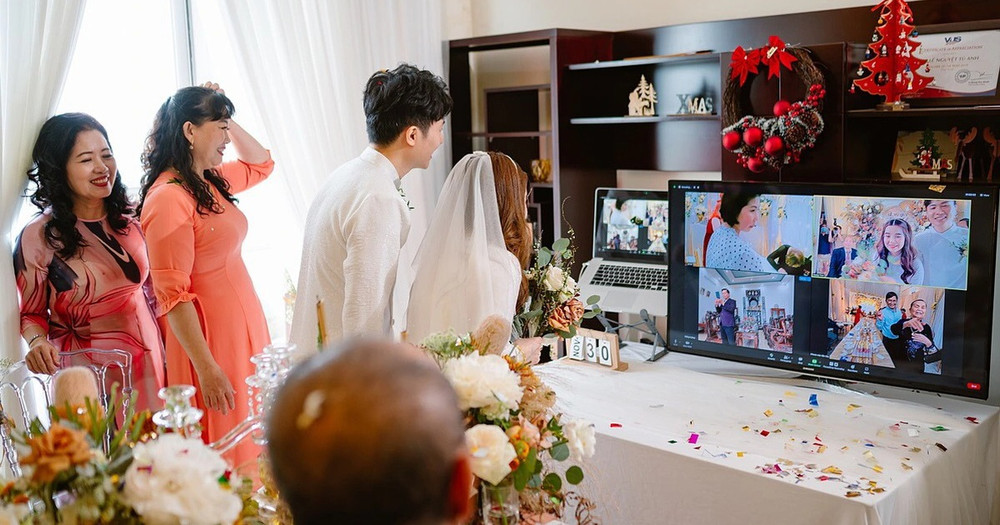 Đôi trẻ Sài Gòn làm đám cưới online kết nối bốn điểm cầu