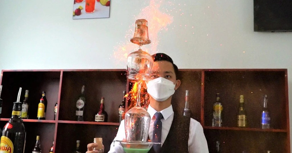 Màn pha chế Cocktail 'bốc lửa' đạt giải nhất của thầy giáo 9x trường nghề