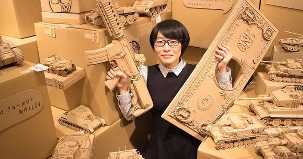 Cô gái Nhật Bản tái chế bìa cứng thành mô hình 3D giá hàng trăm triệu đồng