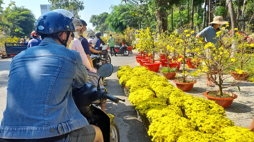 Chợ hoa xuân tại TP.HCM trước giờ “đóng cửa”: Hoa bán gần hết