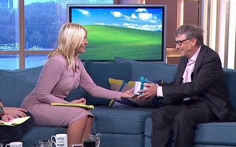 Bill Gates dạy nữ MC bài học thành công