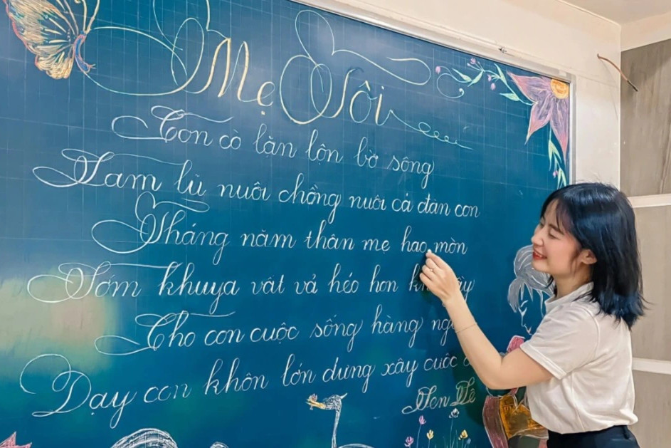 Cô giáo khuyết tật Lê Thị Sen viết chữ đẹp như chữ in