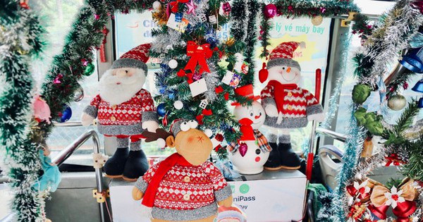 Chuyến xe buýt ngập tràn Giáng Sinh ở TP.HCM: Bác tài tự bỏ tiền trang trí, đặt quà tặng hành khách