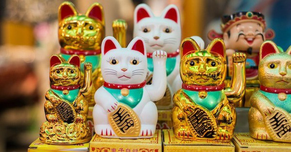 Nguồn gốc ra đời tượng mèo Maneki-neko may mắn nổi tiếng của Nhật Bản