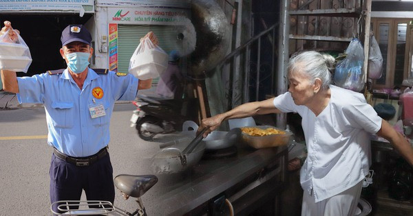 Tiệm cơm chay 0 đồng giữa TP. Hồ Chí Minh của hai ông bà ngoài 70 tuổi