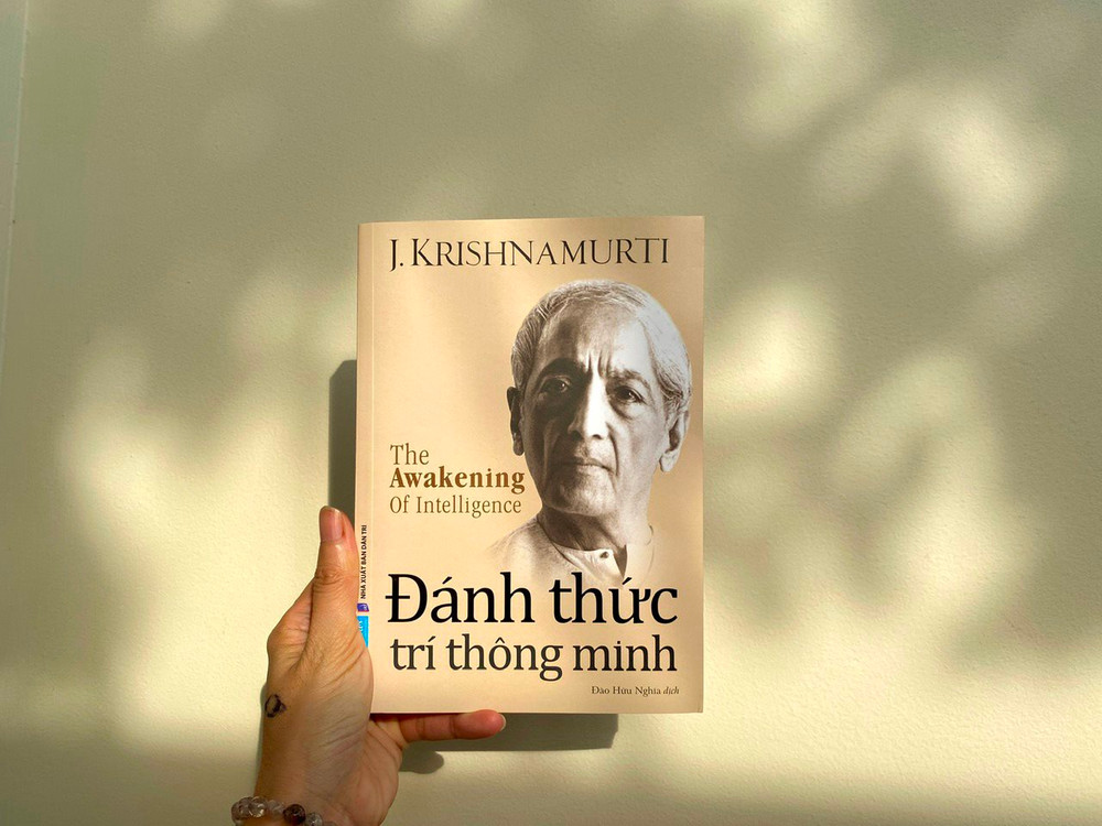 'Đánh thức trí thông minh' của krishnamurti: Hiểu biết nhiều khác với thông minh như thế nào?