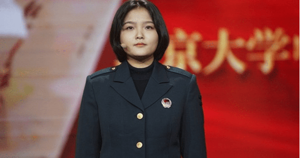 Bài phát biểu của nữ sinh thủ khoa ngôi trường Top 1 Trung Quốc: 'Cảm ơn vì sự nghèo khó'