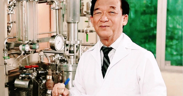 Từng học qua 4 trường sư phạm, 18 tuổi đã tốt nghiệp ĐH, được mệnh danh là "Giáo sư biết tuốt”