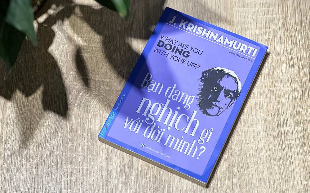 Bạn đang nghịch gì với đời mình?: Bạn thực sự đang sống hay chỉ đang trôi theo những lối mòn có sẵn?