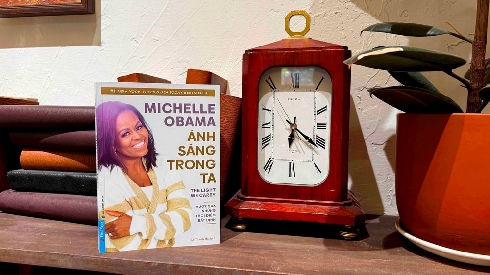 ‘Ánh sáng trong ta’ – Michelle Obama và hành trình tìm kiếm ánh sáng giữa những bất an