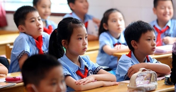 Tôn thờ tuổi thơ "nghèo mà vui", cái giá phải trả đôi khi không chỉ là một kỳ thi trượt