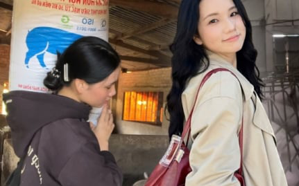 Mỹ nhân gen Z hút triệu view với cảnh vác tải cám phăng phăng nuôi 200 con lợn