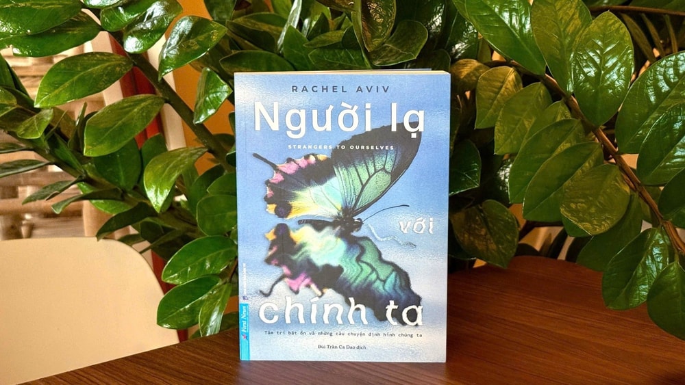 Người lạ với chính ta