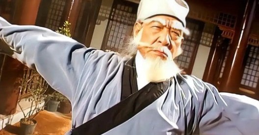 Vô Danh Thần Tăng trốn tránh ai mà vừa nghe tới người này mặt biến sắc?