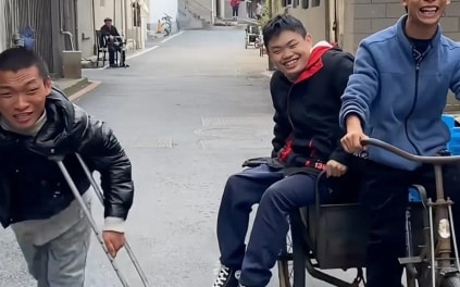 Cảm phục ba thanh niên bị bại não cùng nhau khởi nghiệp