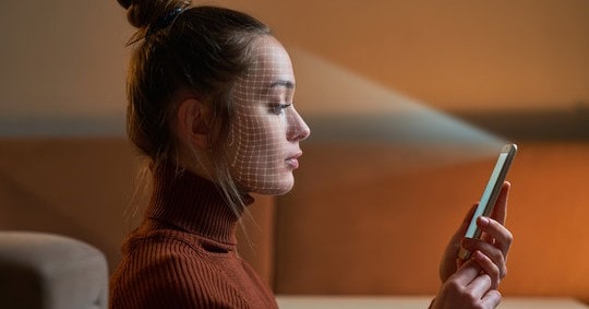 Vì sao không nên dùng Face ID để mở khóa điện thoại?