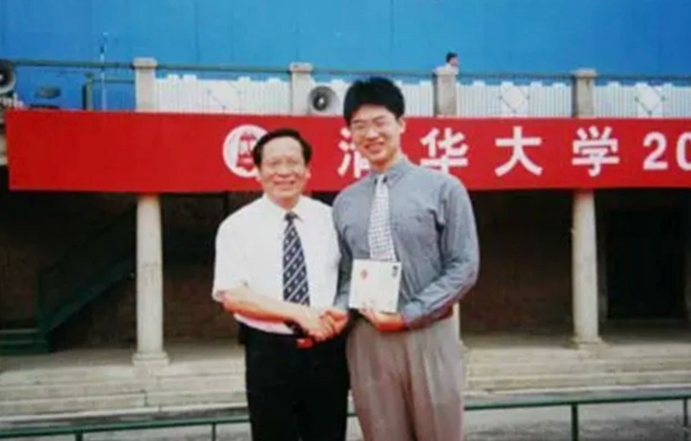 "Thần đồng" Đại học Thanh Hoa, 49 tuổi vẫn thất nghiệp: Khi ra tới biển lớn, mới biết bản thân chỉ là hạt cát nhỏ