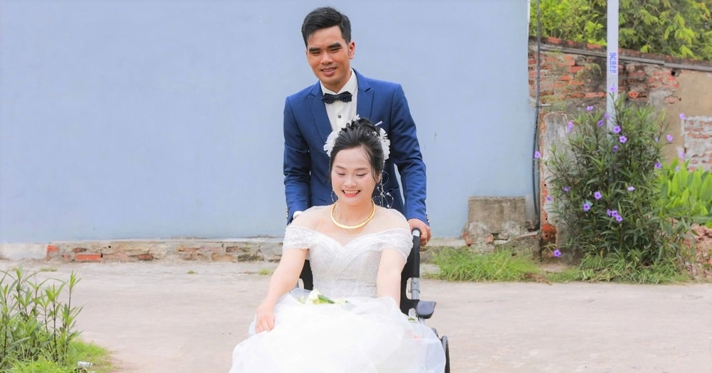 Chuyện tình cổ tích của cô gái liệt hai chân và chàng trai khỏe mạnh