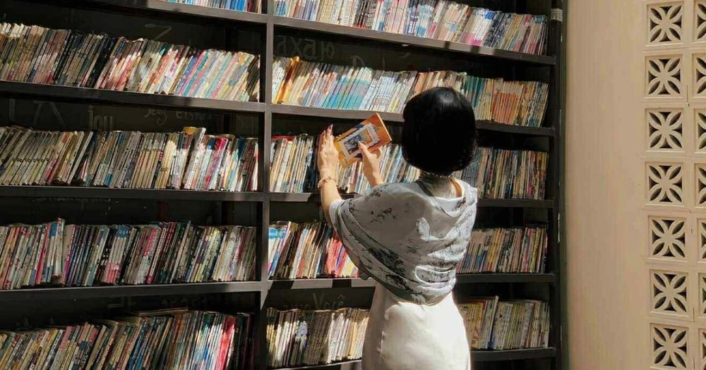 "Bức tường sách" 7.500 cuốn trong quán cà phê phố núi hút giới trẻ check-in