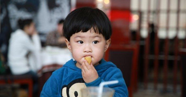 3 dấu hiệu cho thấy con bạn đang "thối não": Rất nguy hiểm