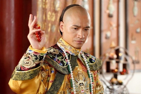 Thăm Ngao Bái ốm phát hiện con dao găm dưới chiếu, vua Khang Hy nói 1 câu mà giành lại cả giang sơn