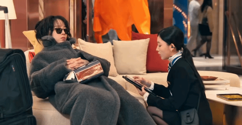 Nghệ thuật lừa dối của Sarah: Quy luật ngầm của sale bán hàng xa xỉ, không cần bán vẫn có người mua