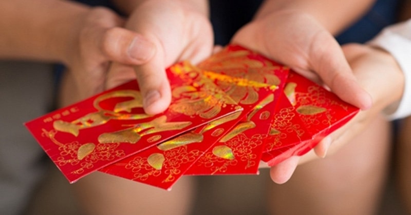 Cậu bé bị mẹ yêu cầu nộp lại 70 triệu đồng tiền lì xì khiến dân mạng tranh cãi