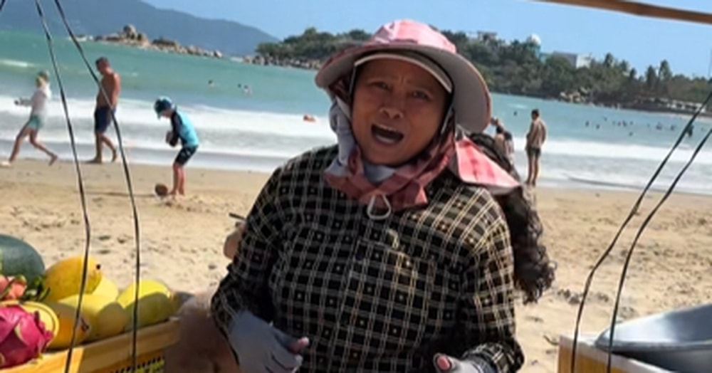 Gặp cô Mai - 'Ngôi sao bán trái cây ở biển Nha Trang' gây sốt toàn cầu